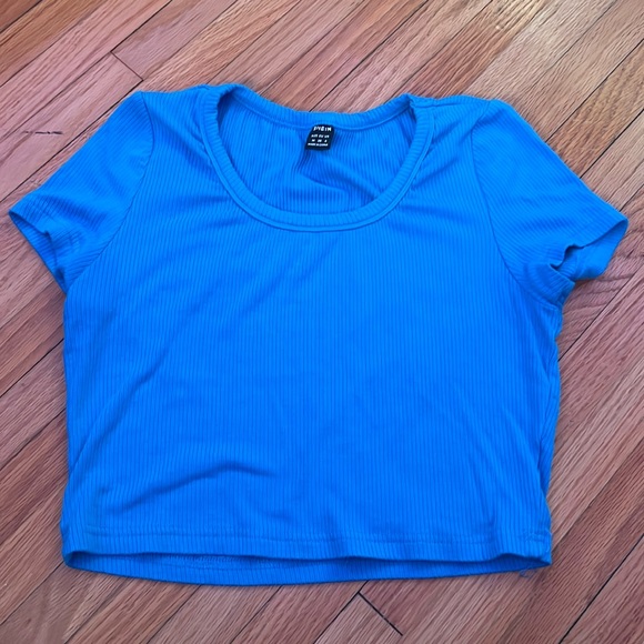 SHEIN 2pc soft stretchy crop - Picture 2 of 3